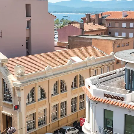 Le 21 2* Saint-Raphael (Var)
