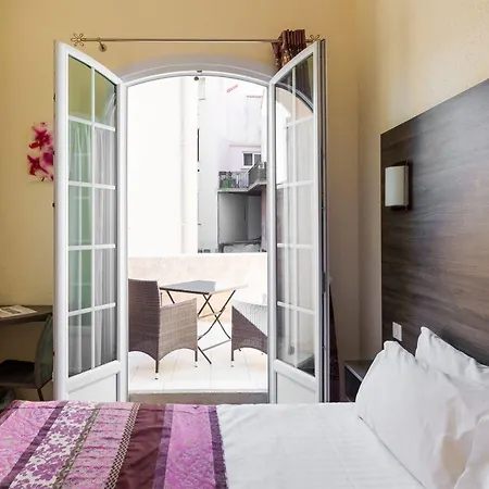 Le 21 2* Saint-Raphael (Var)