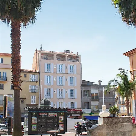 Le 21 2* Saint-Raphael (Var)