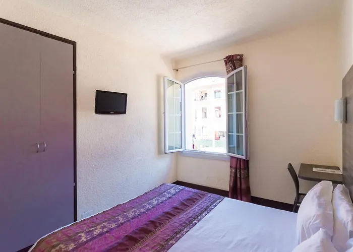 Le 21 Saint-Raphael (Var)